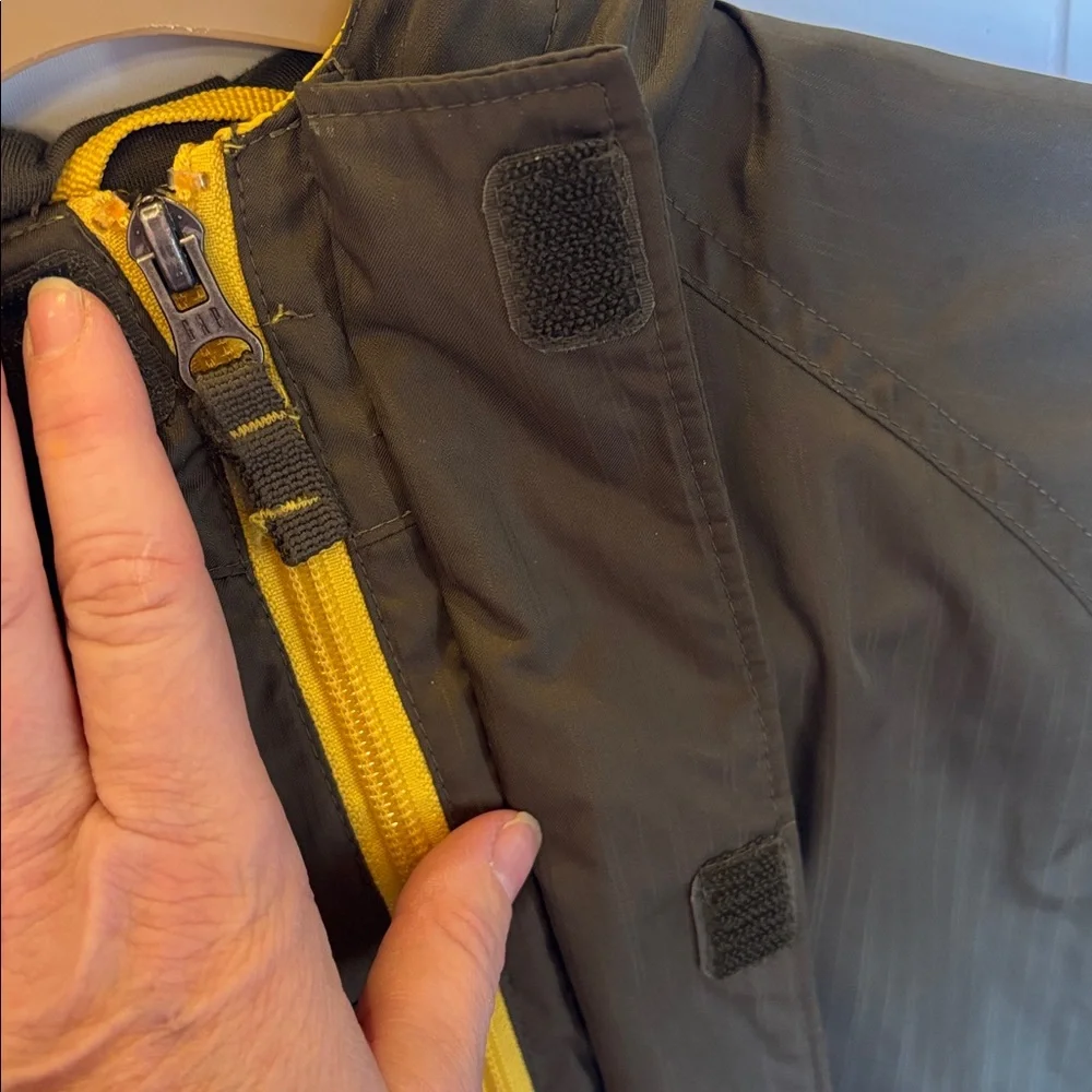Gap Performance windbreaker  Jacket! Youth 6/7